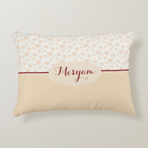 Meryam Monogram Hearts Mönster i Peach & Burgundy Prydnadskudde