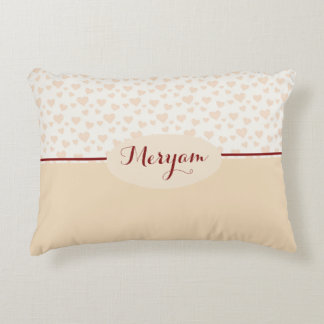Meryam Monogram Hearts Mönster i Peach & Burgundy Prydnadskudde