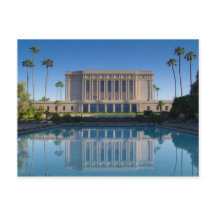 Mesa temple reflekterande i blå bassäng