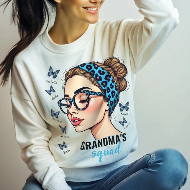Messy Bun and Butterflies Custom Names Family T Shirt (Skapare uppladdad)