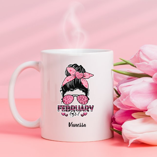 Messy Bun februari Girl Leopard Play Rosa Hearts Kaffemugg (Cute Girly Pink Messy Bun Hearts, Plaid and Plaid Typography  February Girl Birthday Mug With Name  )