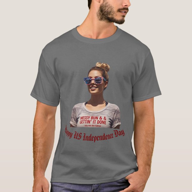 "Messy Bun & Gettin' It done" den 4 juli Anpassnin T Shirt (Framsida)