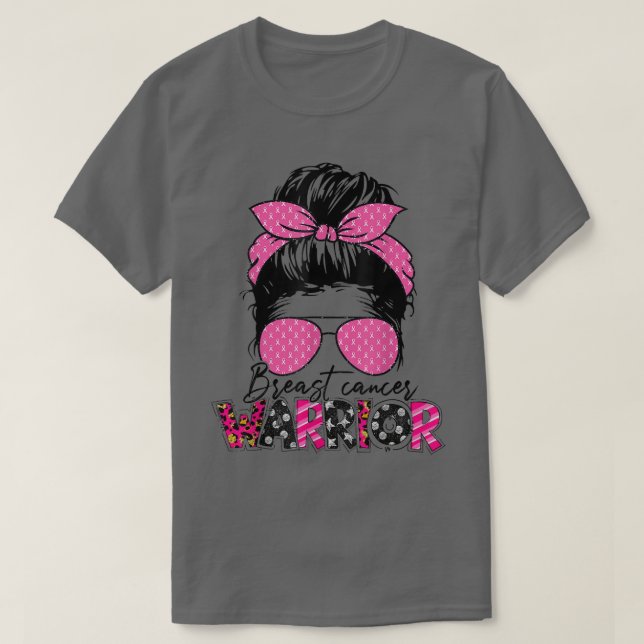 Messy Bun Glasses Bära Rosa Warrior Breast Cancer T Shirt (Design framsida)