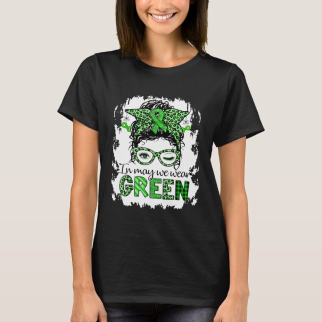 Messy Bun Leopard In May We Wear Green Ribbon Ment T Shirt (Framsida)