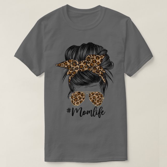 Messy Bun Mamma Leopard Messy Hair Bun Mammor Life T Shirt (Design framsida)