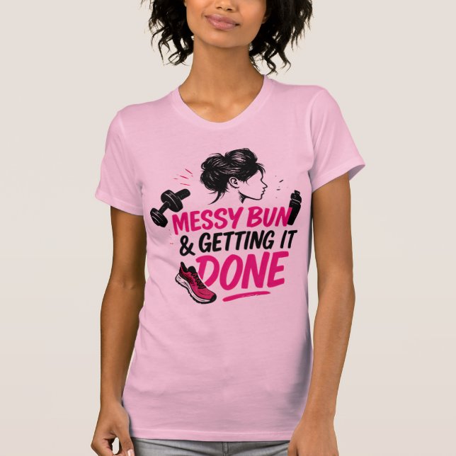 Messy Bun Mom Life Getting Done Design T Shirt (Framsida)