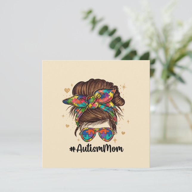 Messy Bun Proud Autism Mamma (Stående Fram)