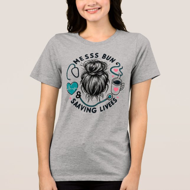 Messy Bun Saving Lives Healthcare Worker Mom Gift T Shirt (Framsida)