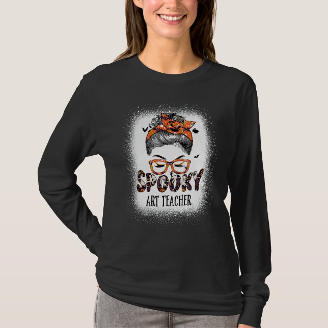 Messy Bun Spooky Teacher Bleached Halloween Pumpki T Shirt (Framsida)