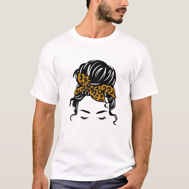 Messy Bun Tee with Leopard Cheetah Mönster Bandana (Framsida)