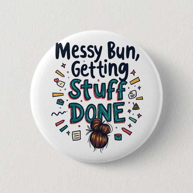 Messy Buns Komma Saker klart Mamma Knapp (Framsida)