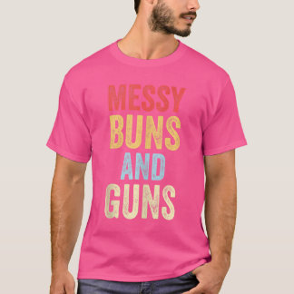 Messy Buns och Guns Cute Girl som Kärlek Guns T Shirt