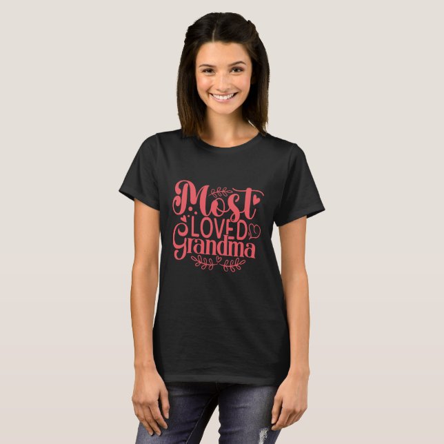 Mest älskade mormor typografi t shirt (Hel framsida)
