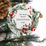 Mest kärleksfull mormor som nånsin varit en feg an julgransprydnad keramik<br><div class="desc">Berätta för farmor hur mycket hon älskar den här julhelgen med den vackra botaniska festivkranen som är försedd med vintern bladage och röda bär julklapp. Texten lyder - den mest älskade GRANDA någonsin med möjligheten att lägga till namn från barnbarn på motsatt sida. En gåva till mormor i julklapp!</div>