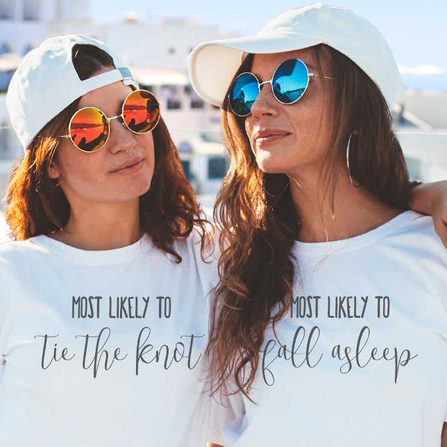 "Mest sannolikt till" skräddarsydd rolig möhippa-f T Shirt (bachelorette girls weekend custom funny shirts "most likely to" personalized fun superlatives )