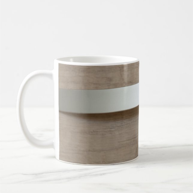 Metall-böjd platta med trä yta bakom den kaffemugg (Vänster)