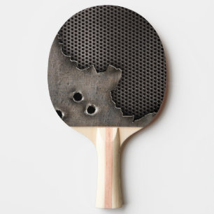 Metall med kulan spela golfboll i hål bakgrund pingisracket