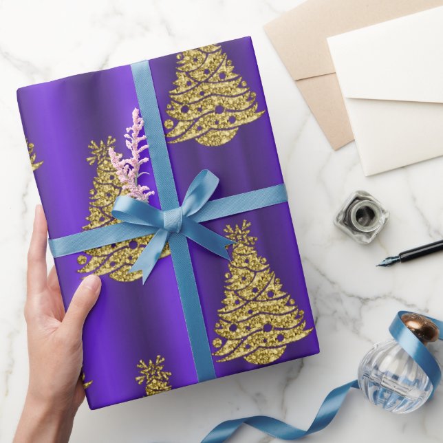 Metallic Gold Christmas Trees on Purple Christmas Presentpapper (Gåvor)