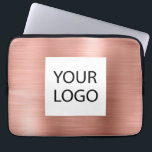Metallisk rosa ros-Anpassningsbar-Logotyp för främ Laptop Fodral<br><div class="desc">Logotyp för Anpassningsbar av Guld för Elegant av rostfritt stål i rosa ros Faux-plattor eller Sleeve Promotional Fodral. Det här fodral kan anpassas så att det omfattar företagets eller företagets logotyp.</div>