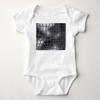 Metallisk svart ormskal: Elegant Struktur T Shirt