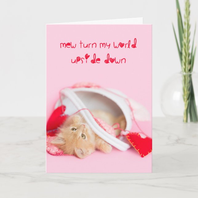 Mew vänder upp och ned på kattunge helgkort (Framsida)