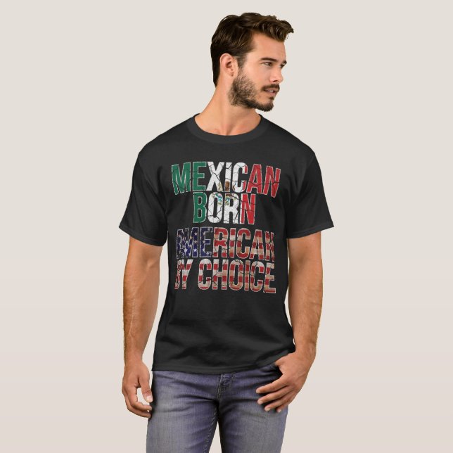 Mexicansk född amerikan vid prima medborgareflagga t-shirt (Hel framsida)