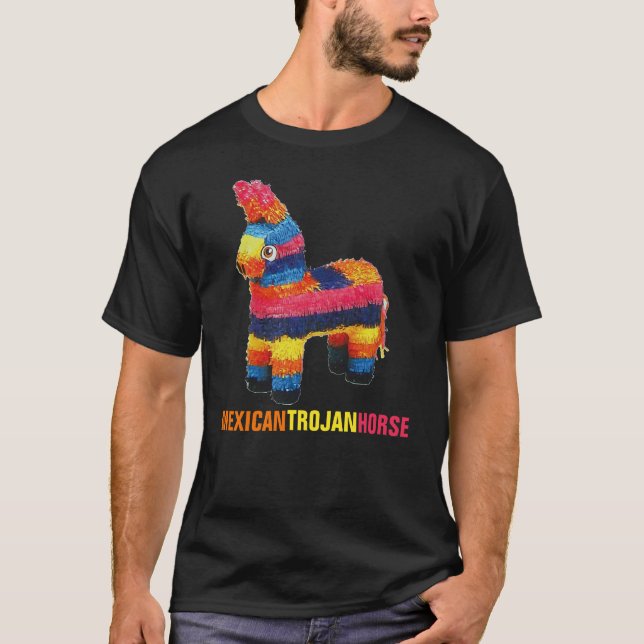 Mexicansk Trojan häst Piñata för rolig Anti-Trumf T-shirt (Framsida)