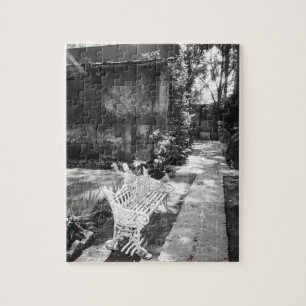 MEXICO, D.F., Mexico City, COYOACAN: Bänk vid Pussel