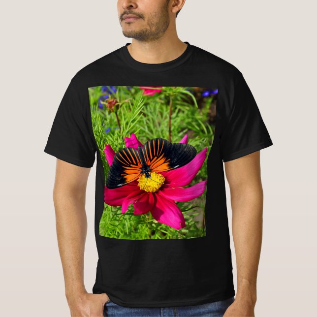 Mexikansk asterblomma med en Doris Longwing fjäril T Shirt (Framsida)