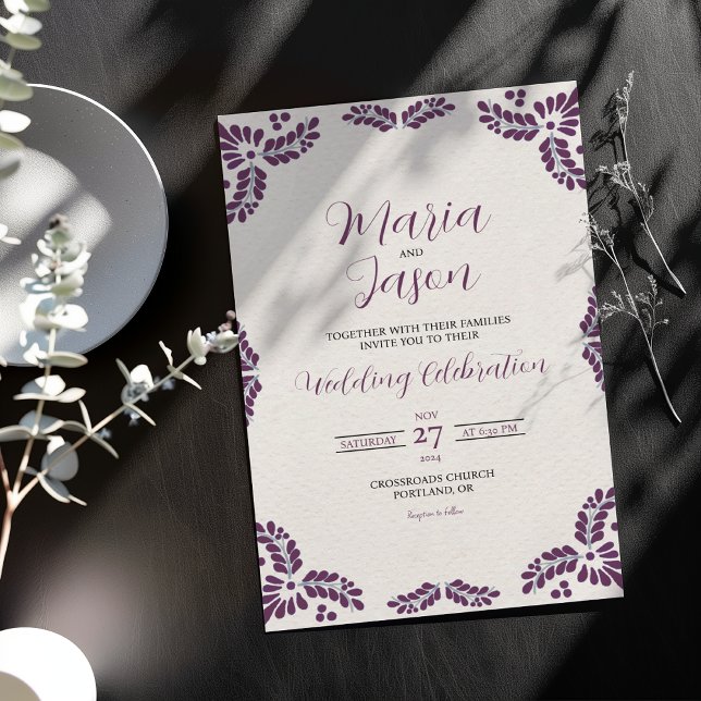 Mexikansk Talavera Lila Blommig Minimalistisk Bröl Inbjudningar (Mexican Talavera Purple Floral Minimalist Wedding Invitation)