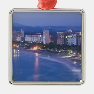 Mexiko, Guerrero, Ixtapa. Ixtapa Hotell längs Julgransprydnad Metall