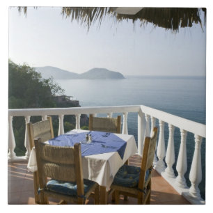 Mexiko, Guerrero, Zihuatanejo. Kaffebord över Kakelplatta