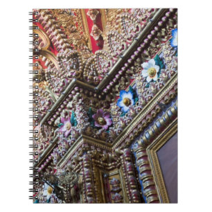 Mexiko, Queretaro. Detaljer inne i prydlig katolsk Anteckningsbok