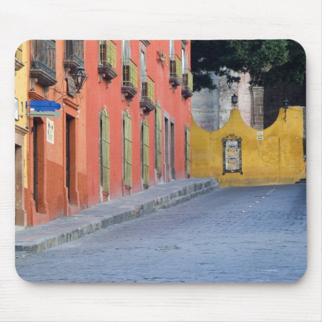 Mexiko, San Miguel de Allende, Homes längs Musmatta (Framsidan)