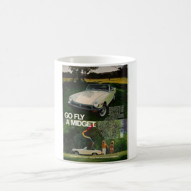 Mg-dvärgliknande person går flugan en kaffemugg (Center)