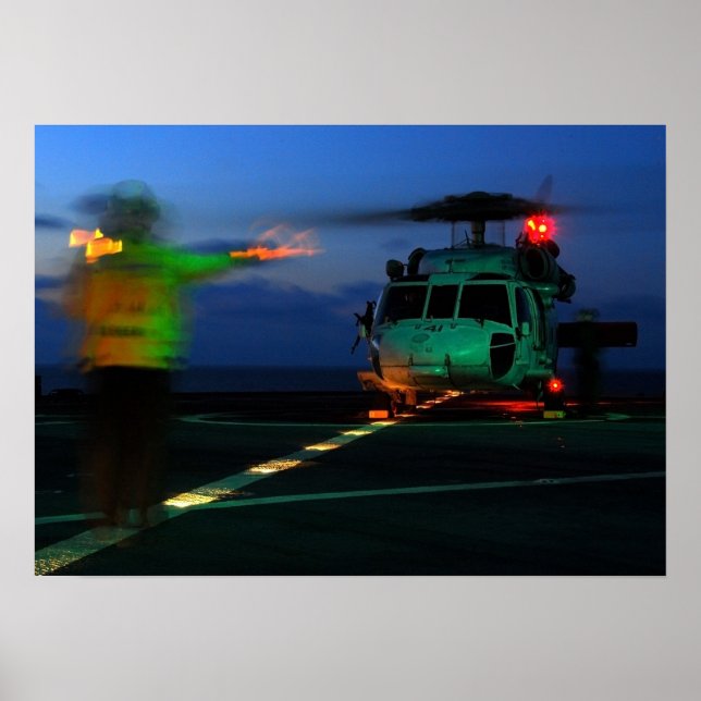 MH-60 Seahawk Helicopter Landing at Sea Poster (Framsidan)