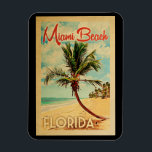 Miami Beach Florida Handflatan Träd Beach Vintage  Magnet<br><div class="desc">Miami Beach Florida-konstruktionen i Vintage resor stil,  med ett handflatan träd på stranden med hav och himlar.</div>