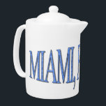 Miami, Florida - Blue<br><div class="desc">Med "Miami,  Florida" elegant skript i en slående blå nyans,  fångar den här designen kärnan av soliga dagar och ett sjudande nattliv. Ut i stil medan du visar kärlek för den här ikonen.</div>