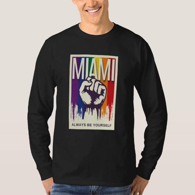 Miami LGBTQ Pride Rainbow Flag Resist Fist Proud L T Shirt (Framsida)