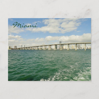 Miami skyline genom Rickenbacker Causeway Vykort