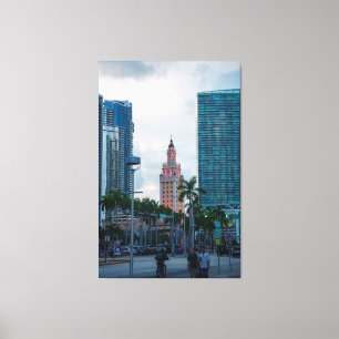 Miami Skyline med Freedom Torn vid Dusk Canvastryck
