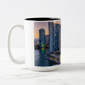 Miami Skyline Solnedgång med InterContinental Hote Två-Tonad Mugg