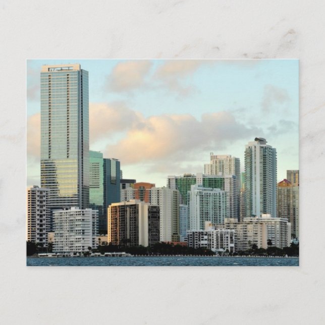 Miami-skyscraper mot himlar vykort (Framsida)