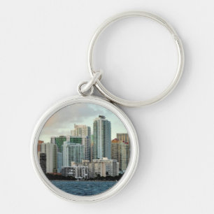 Miami skyscraper mot sned bollfrikändhimmel rund silverfärgad nyckelring