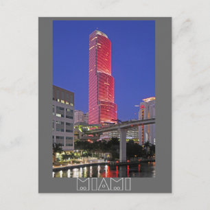 Miami Torn klädd i färg Red Vykort