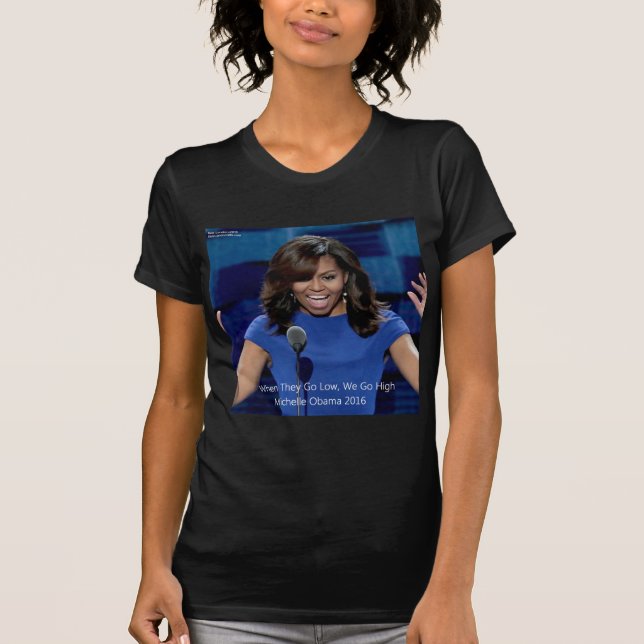 Michelle Obama "Vi står högt" Samlarobjekt Tee Shirt (Framsida)