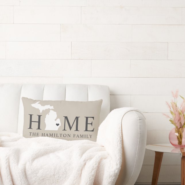 Michigan Home Beige Familjemonogram Lumbarkudde (Soffa)