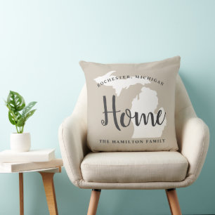 Michigan Home Beige Script Familj Monogram Kudde