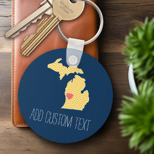Michigan karta med anpassad kärlek hjärta och namn nyckelring