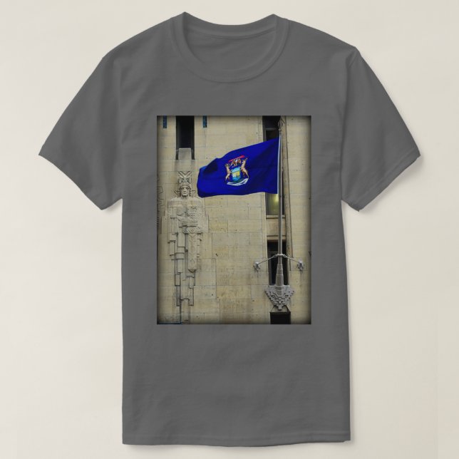 Michigan Statlig flagga om den guineanska Byggnade T Shirt (Design framsida)